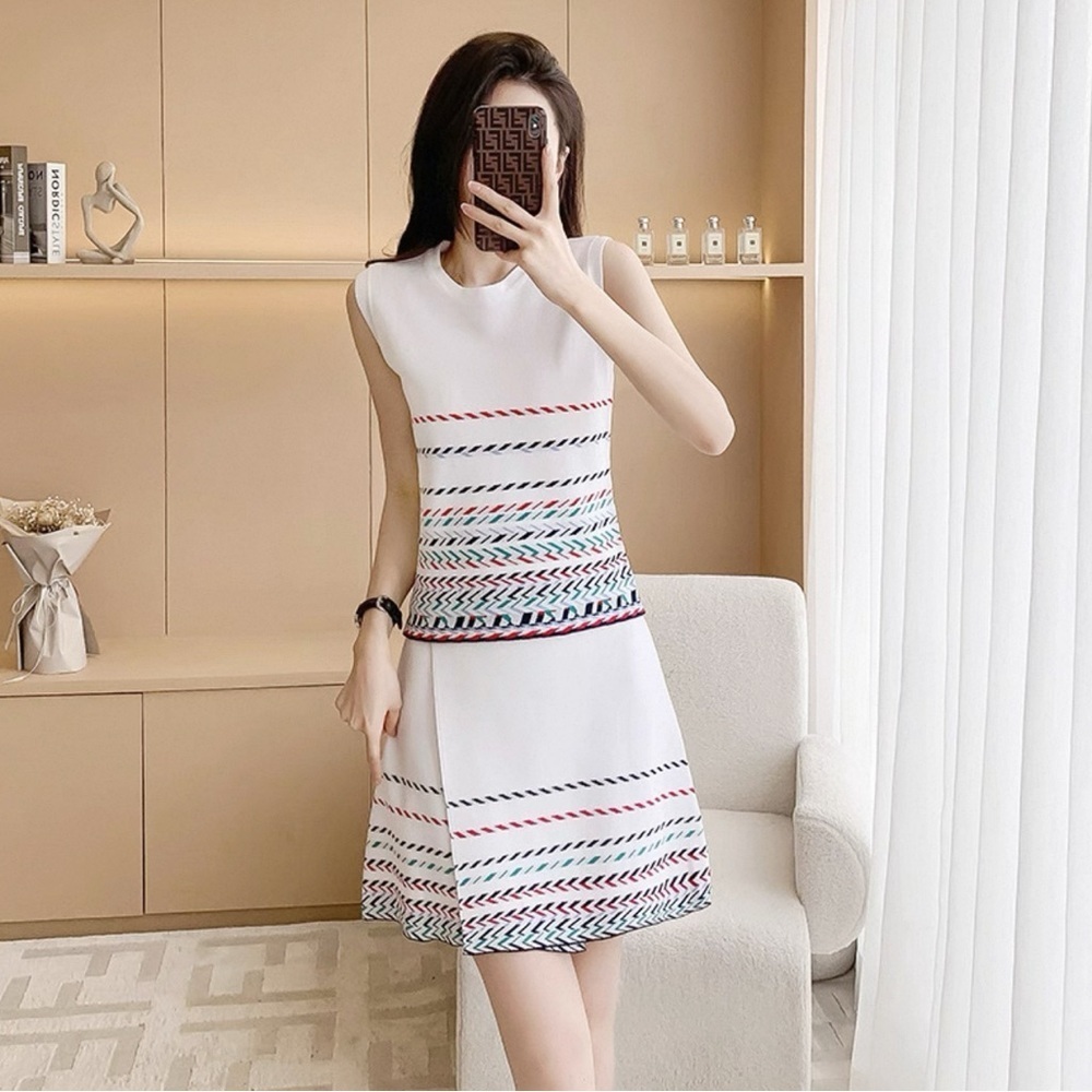 YESWOMEN Design Ivory Chevron Stripe Cotton Two-Piece Set Chanel - Picture 5 of 14